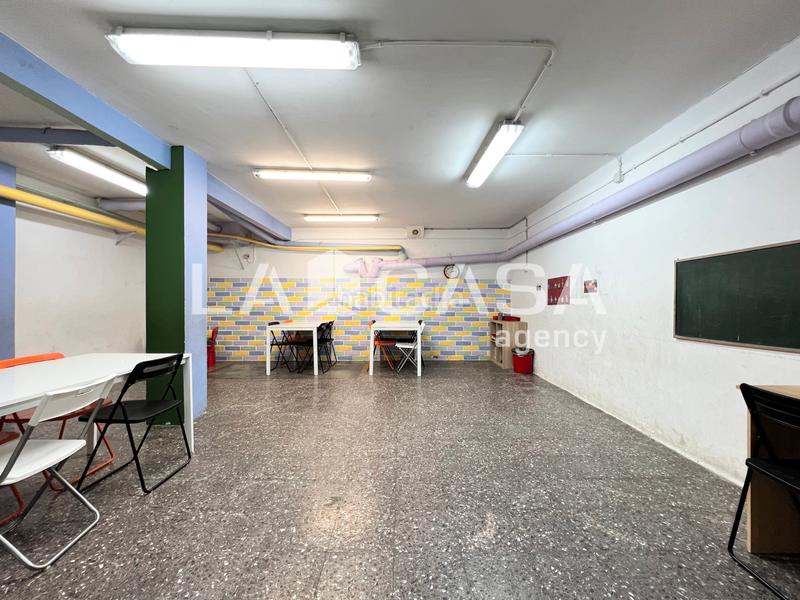 Foto c311aff3-ffce-49a7-ba7a-e7bc049051e2. Planta baja amplia planta baja con patio privado, de 2 plantas, 2 baños, 3 habitaciones y en inmejorable zona!!! en Badalona