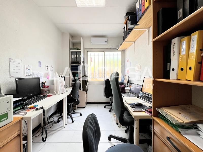 Foto d3ac1cd7-841a-4b56-abbf-c5bdf9e8e850. Planta baja amplia planta baja con patio privado, de 2 plantas, 2 baños, 3 habitaciones y en inmejorable zona!!! en Badalona