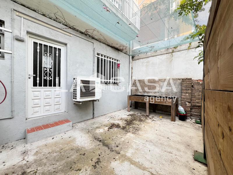 Foto fe6cfa96-d73d-49b4-86f6-d9b33febb76d. Planta baja amplia planta baja con patio privado, de 2 plantas, 2 baños, 3 habitaciones y en inmejorable zona!!! en Badalona