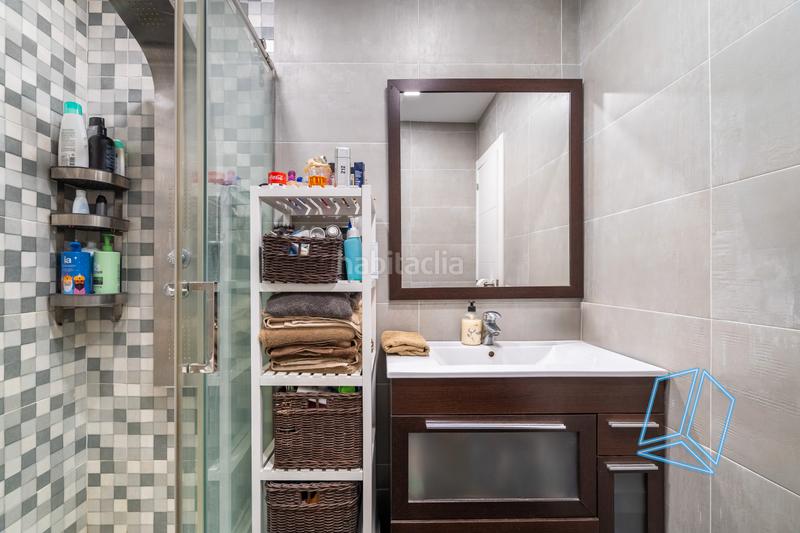 Foto 2b26f82e-d846-459f-b24a-ba9d3747cb8f. Piso hermosa propiedad de casi 90m lista para entrar a vivir, muy luminosa, de 4 habitaciones y con balcón!!! en Cornellà de Llobregat