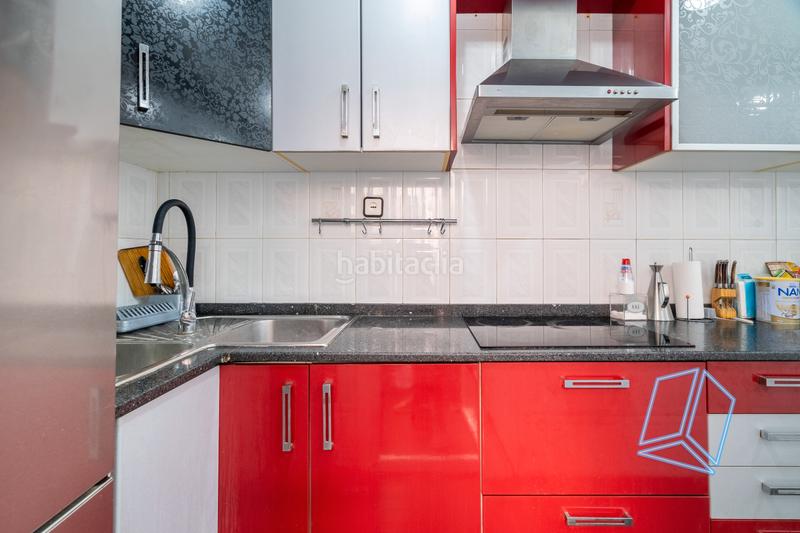 Foto 35ded923-520f-4fd7-881f-0de8bbd83b03. Piso hermosa propiedad de casi 90m lista para entrar a vivir, muy luminosa, de 4 habitaciones y con balcón!!! en Cornellà de Llobregat