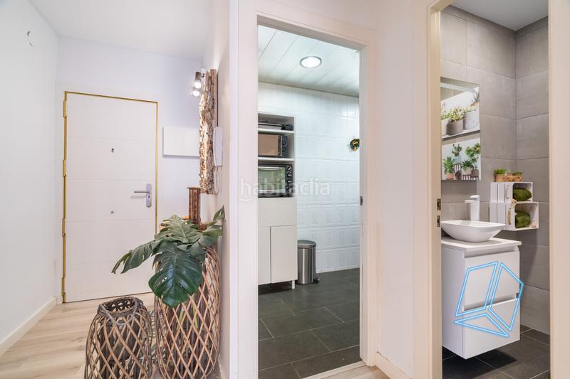 Foto 3bd56c62-c581-4b6c-a4ae-26a385751435. Piso hermosa propiedad de casi 90m lista para entrar a vivir, muy luminosa, de 4 habitaciones y con balcón!!! en Cornellà de Llobregat