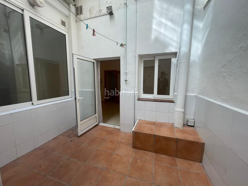 Foto 8cce42e1-ff86-47fa-a6fb-3bcd42ce7d57. Planta baja gran oportunidad en el barrio de sant feliu, piso con terraza a pocos pasos del metro!!! en Hospitalet de Llobregat (L´)
