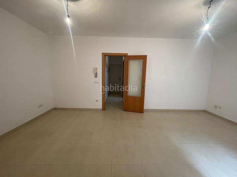 Foto d5e2fb96-102f-4397-8822-036a425c4fc3. Planta baja gran oportunidad en el barrio de sant feliu, piso con terraza a pocos pasos del metro!!! en Hospitalet de Llobregat (L´)