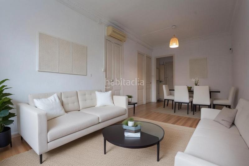 Foto f4fc2a3b-60a5-4ca2-92b2-60659c2ce13f. Etagenwohnung mit heizung in Sagrada Família Barcelona