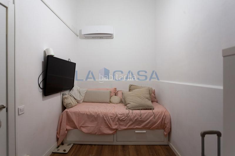 Foto 2cff2fee-ae14-45f0-b95e-44fab901ac9f. Flat with heating in Baix Guinardó Barcelona