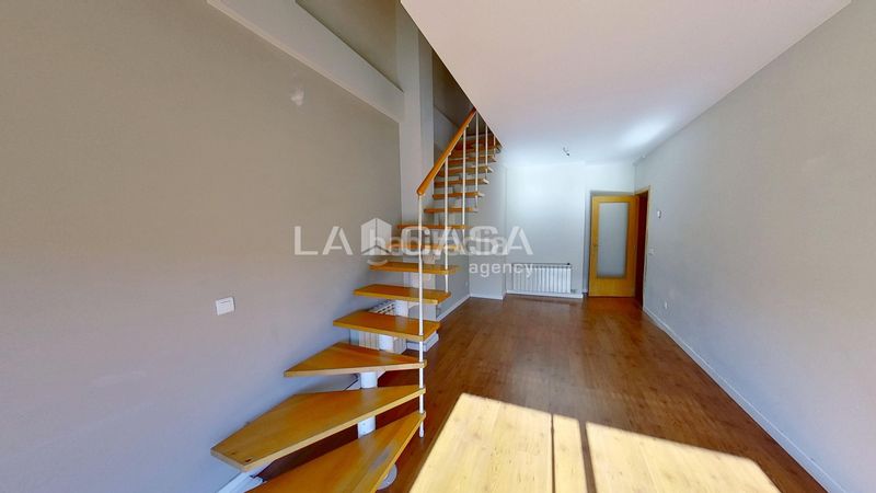 Foto a18c23a9-31ed-45f7-8419-22789ee653ef. Àtic amb calefacció aparcament a Can Rull Sabadell