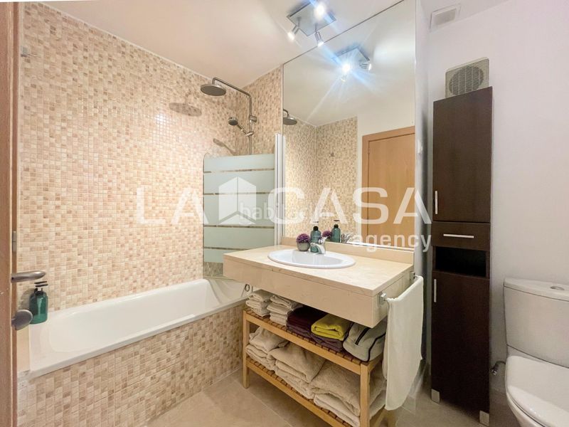 Foto 38b9f5a1-e373-4821-9fae-99682260555c. Dúplex amb calefacció aparcament piscina a Gorg Badalona
