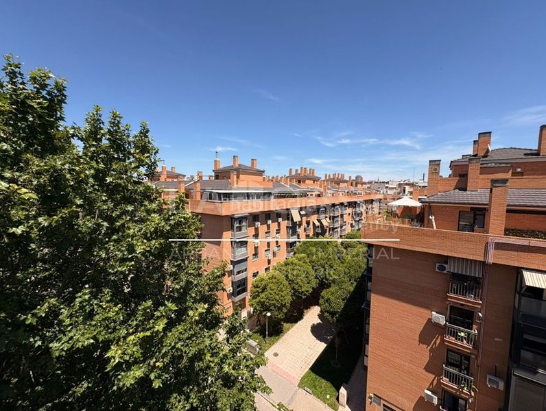 Foto 02850229-645e-4251-882e-68fc8ecb95b1. Àtic amb calefacció aparcament a Legazpi Madrid