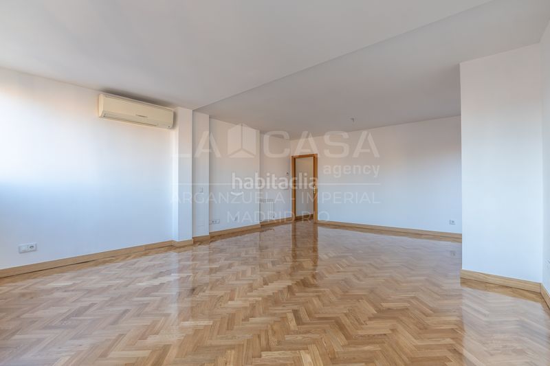 Foto ad279859-037a-4efa-9734-0eb0e2e22fc1. Àtic amb calefacció aparcament a Legazpi Madrid