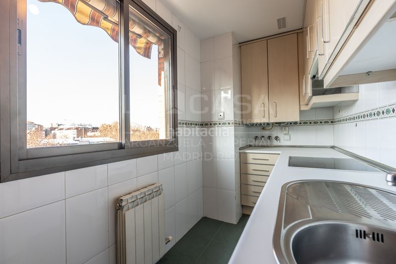 Foto d5c5767d-c050-45a6-be80-47552ec041eb. Àtic amb calefacció aparcament a Legazpi Madrid