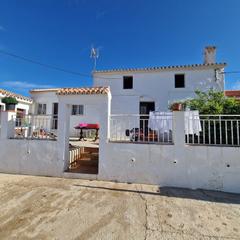 Masia a Almogía. Excelente finca de 50 hectareas con vivienda y naves para ganado