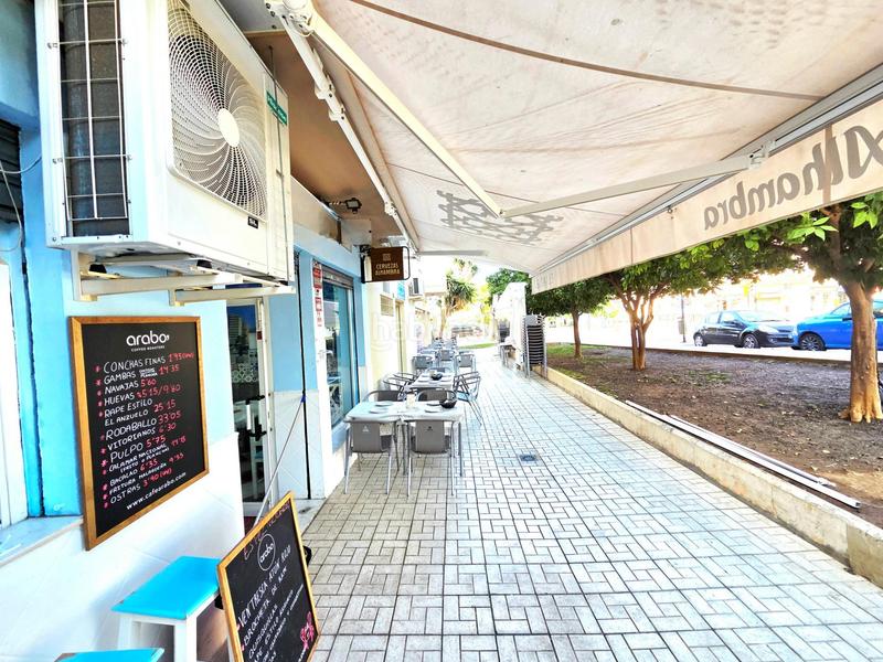 Foto 18b8a3e5-562f-41ae-b3e4-04f6f4f6c47e. Alquiler local comercial traspaso restaurante freiduría en colonia santa inés en Málaga