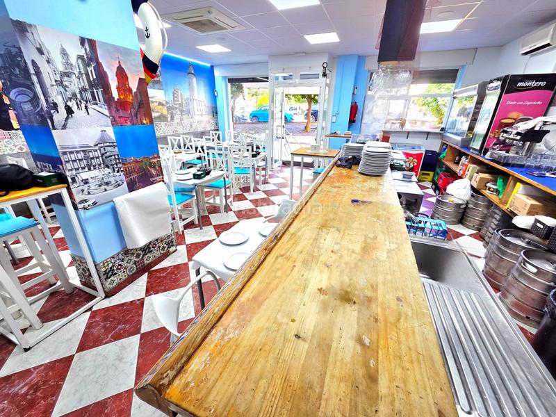 Foto 572c4f4c-e62d-465f-a474-9b4405e9ad3f. Alquiler local comercial traspaso restaurante freiduría en colonia santa inés en Málaga