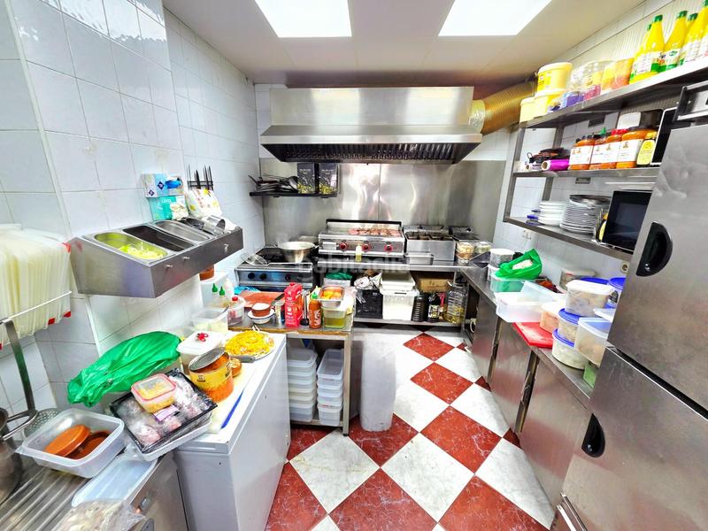 Foto f869e58e-22d8-4c67-b7d2-304698456926. Alquiler local comercial traspaso restaurante freiduría en colonia santa inés en Málaga