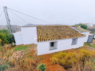 Casa en El Cortijuelo. Bonita casa de campo a tres minutos de salida a autova y autopi