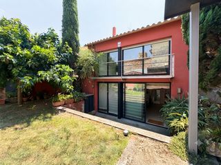 Casa  Doctor rovira benet. Exclusiva vivienda unifamiliar con jardín y piscina en el centro
