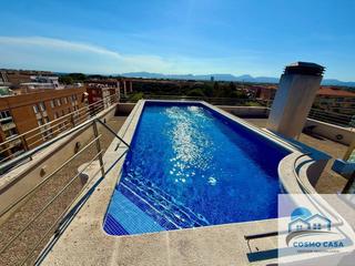 Estudi a Els Esquirols. Estudio con terraza y piscina en la azotea a 200m de la playa  l