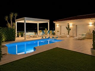 Casa a Mas d´En Serra - Els Cards. Chalet independiente con jardín y piscina en els cards de sant p