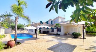 House in Roda de Barà. Chalet  independiente con jardin y piscina en roda de bera