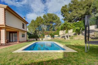 Casa a Mas Trader-Corral d´En Tort-Corral d´En Cona. Amplia casa con piscina, jardín y apartamento independiente