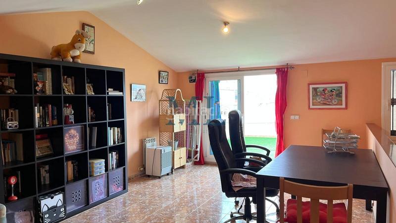 Foto 3b8b34b7-6898-434b-9633-177836608bbf. Casa adossada amb calefacció aparcament a Santa Maria-l´Eixample-Sud Sumella Cubelles