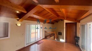 Maison jumele  De lurdes. Casa pareada esquinera con local comercial en la collada  sis ca