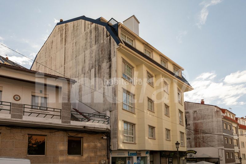Foto 01b81c11-7ef7-4d9a-b7f4-b65bde4ea1f0. Alquiler piso en rua areal 22 piso de verano de 4 dormitorios al lado de la playa en portonovo en Sanxenxo