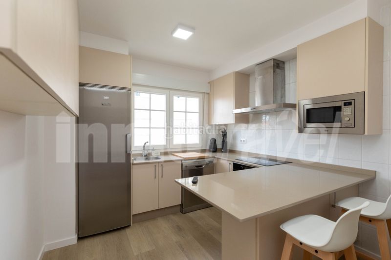 Foto a7bfe755-4d58-43ce-ac72-b877b473f64b. Alquiler piso en rua areal 22 piso de verano de 4 dormitorios al lado de la playa en portonovo en Sanxenxo