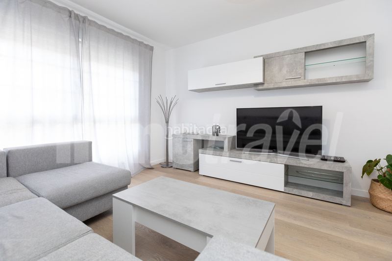 Foto e66febf7-5a0c-4c6a-9a24-24d6b948c5b2. Alquiler piso en rua areal 22 piso de verano de 4 dormitorios al lado de la playa en portonovo en Sanxenxo