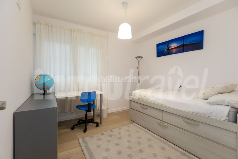 Foto f1facbbd-6562-4116-8d32-f61b144a837e. Alquiler piso en rua areal 22 piso de verano de 4 dormitorios al lado de la playa en portonovo en Sanxenxo