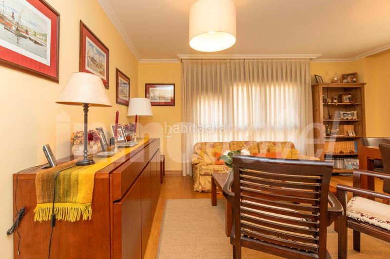 Foto 4165f591-bf70-427a-bae0-fcc05f2a1358. Apartament a po-550 3-a a Noalla Sanxenxo