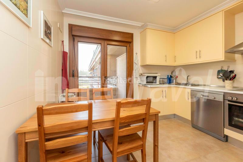 Foto f934d679-4e25-4e37-acbc-b63a92c5e71b. Apartament a po-550 3-a a Noalla Sanxenxo