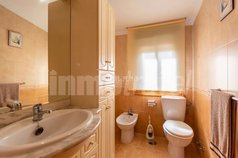 Foto 36a77b66-286f-4d0f-a011-a1835a279864. Casa adossada a lugar soutullo 90d a Noalla Sanxenxo
