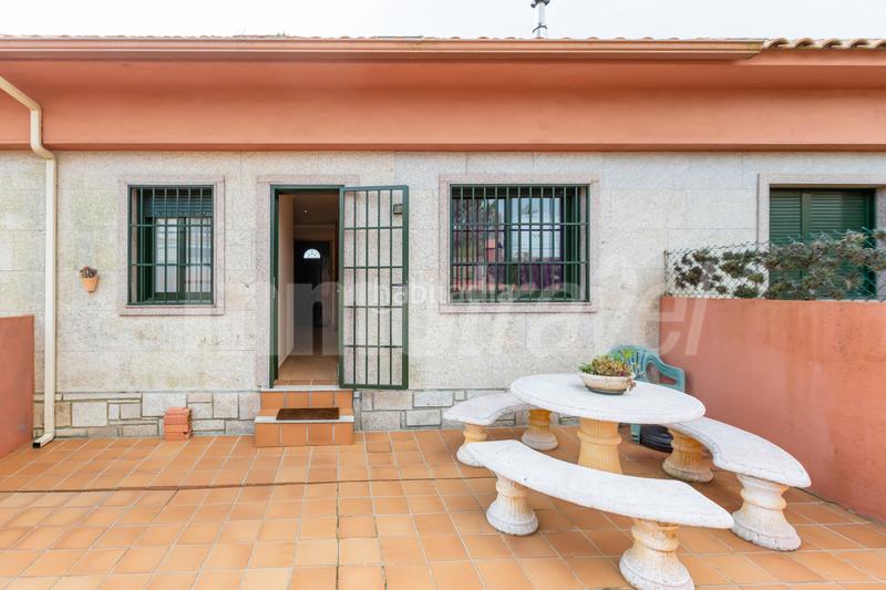 Foto 5236cf5c-7430-4373-a116-575a5c4f2fb0. Casa adossada a lugar soutullo 90d a Noalla Sanxenxo