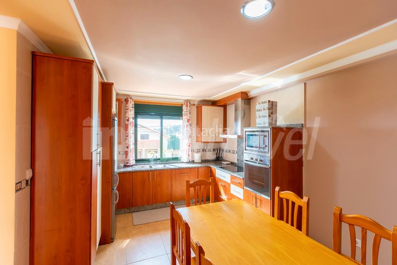 Foto 6c069e89-8184-4b9f-97a6-7befa96eb29f. Casa adossada a lugar soutullo 90d a Noalla Sanxenxo