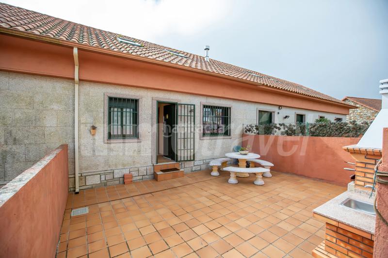 Foto 8b8a56bf-32b7-4efa-8f82-f1c71d16a711. Casa adossada a lugar soutullo 90d a Noalla Sanxenxo