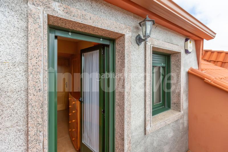 Foto 9d20b35c-4e74-46eb-85da-5d5317396f9e. Casa adossada a lugar soutullo 90d a Noalla Sanxenxo