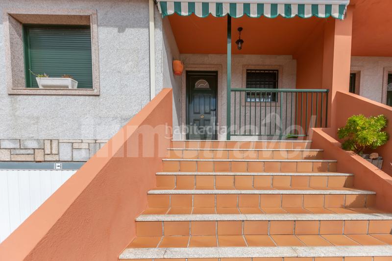 Foto ae8baec4-ebec-4a67-bffe-8970b6b74ae6. Casa adossada a lugar soutullo 90d a Noalla Sanxenxo