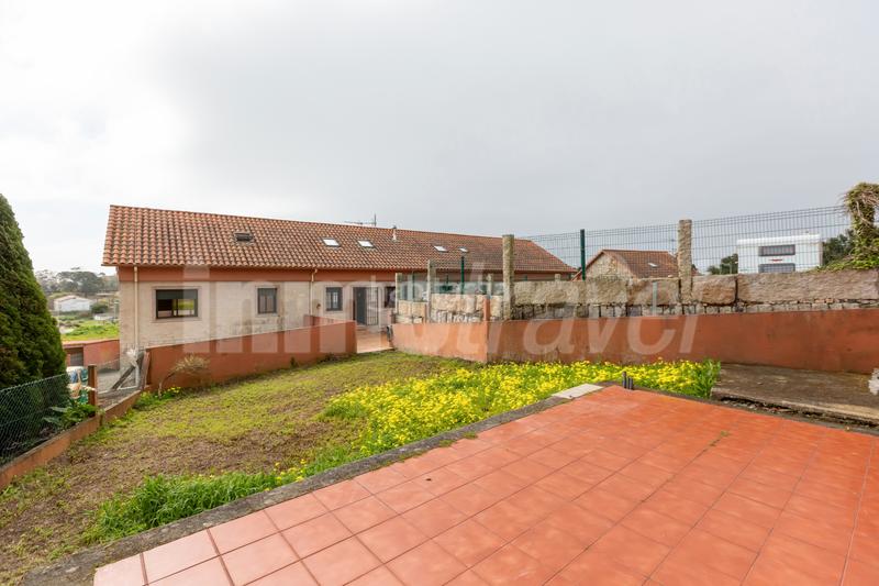 Foto b6f732db-42c8-4b23-b898-72f89de2e5e4. Casa adossada a lugar soutullo 90d a Noalla Sanxenxo
