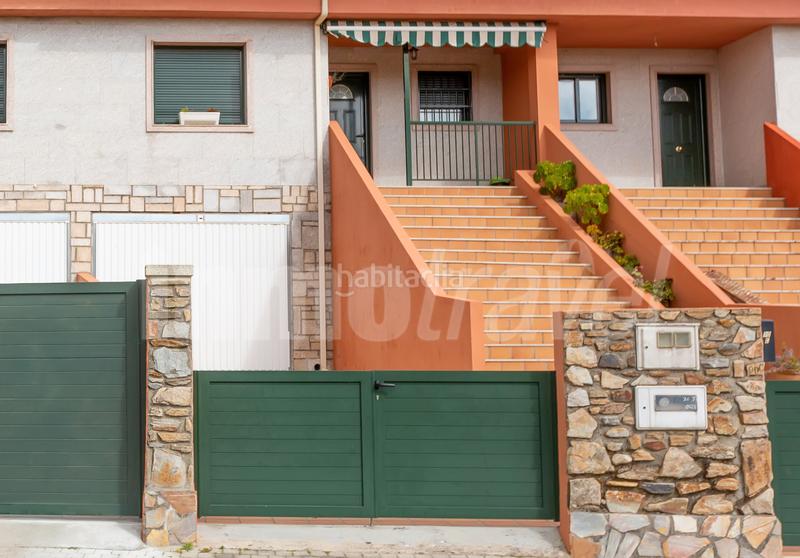 Foto c17acb19-5ddd-42a8-b48b-b4db338f8ca2. Casa adossada a lugar soutullo 90d a Noalla Sanxenxo