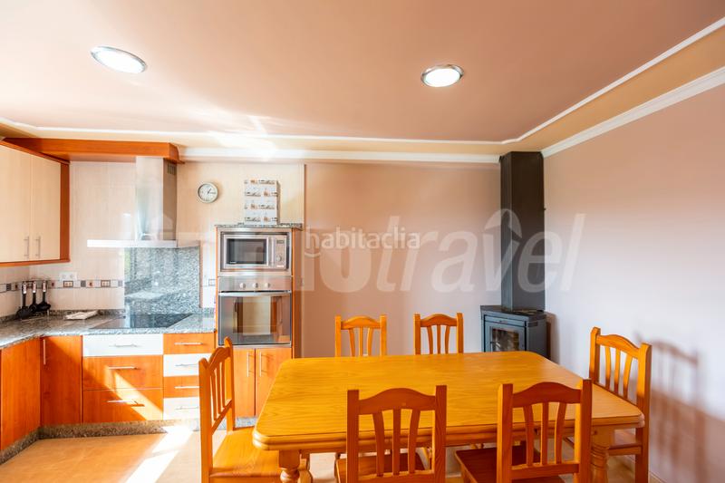 Foto c2f2b013-3662-4a8c-add7-ac2bff999749. Casa adossada a lugar soutullo 90d a Noalla Sanxenxo