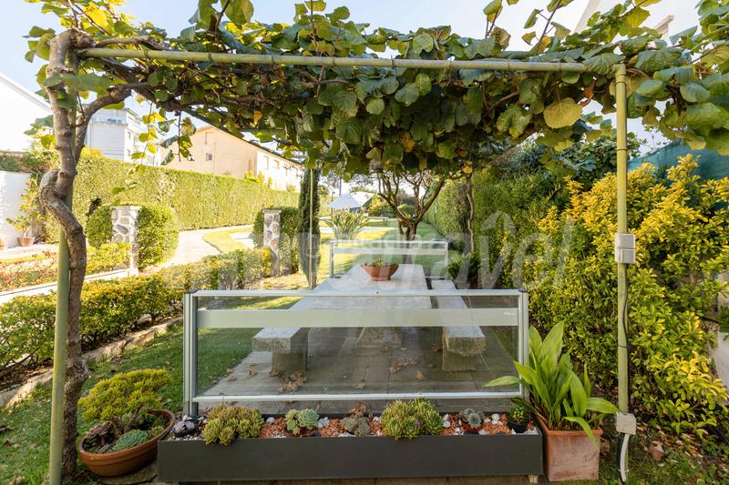 Foto e09e3678-cbd9-476b-a8ee-54975fb3346f. Chalet in po-308 12a in Sanxenxo pueblo Sanxenxo