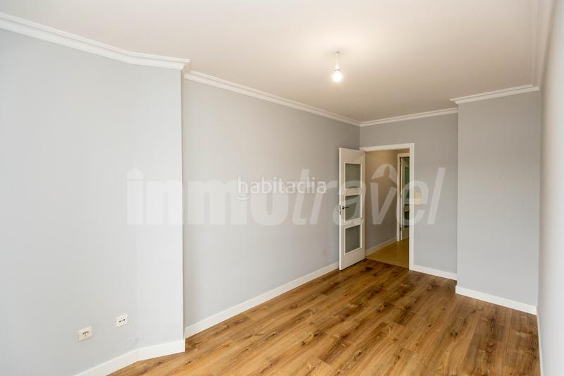 Foto 3e980086-9790-49eb-b329-cd61c9a49789. Apartament a rúa teniente domínguez 4 a Grove (O)