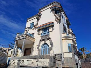 Maison à Calle camilo saint saens 7. Chalet histórico en venta en ciudad jardín