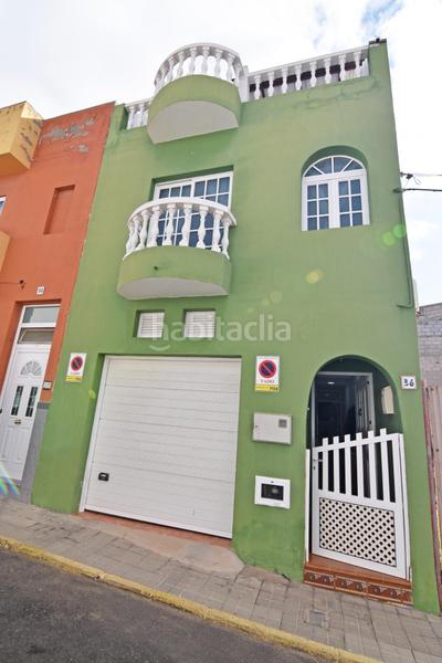 Foto 1d616965-3728-4a94-a3eb-4e38c07360fe. Casa pareada en calle ciceron 36 duplex en venta en el goro en Telde