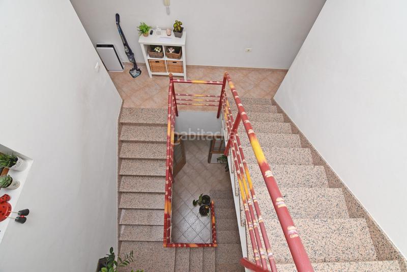 Foto b168bd59-015f-49d1-8b29-d46c26ae614a. Casa pareada en calle ciceron 36 duplex en venta en el goro en Telde