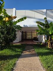 House  Calle rio piedras. Dúplex adosado con terraza y jardín cerca de playa y servicios
