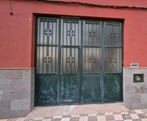 Lloguer Local Comercial  Calle falla. Se alquila local versátil en las rosas agüimes ideal para almacé