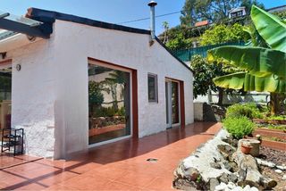 Casa  Pasaje del almendro. Casa en una planta con jardín, reforma reciente y eficiencia ene